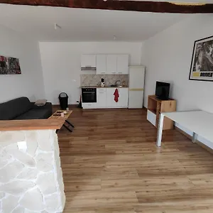 Appartement Petit Coin De Paradis, Aups